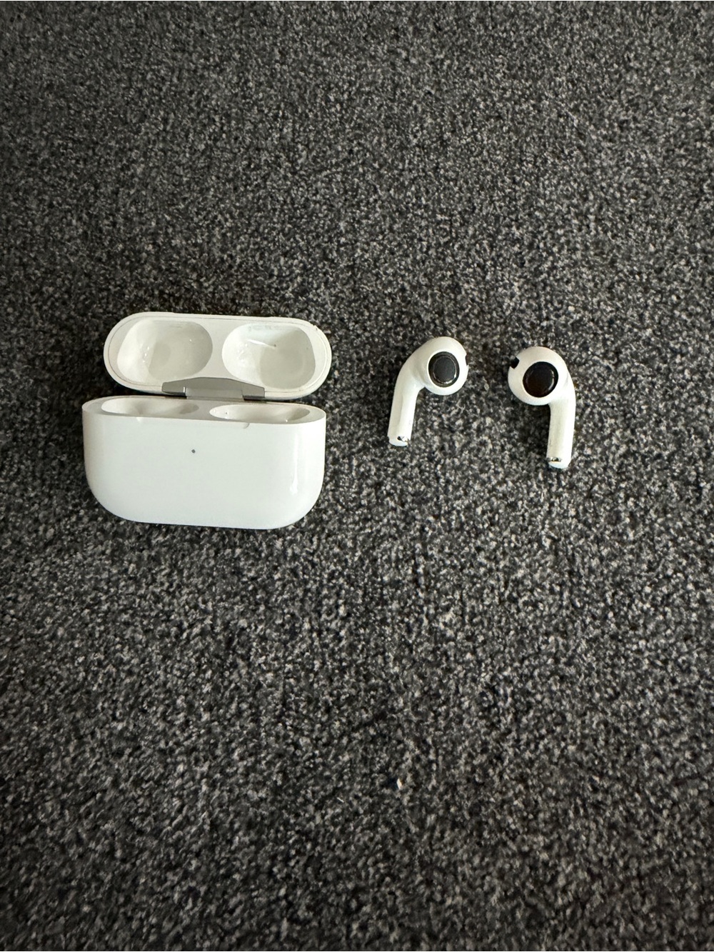 Apple White Wireless Earbuds with Charging Case and Black Speaker Accents 3rd G